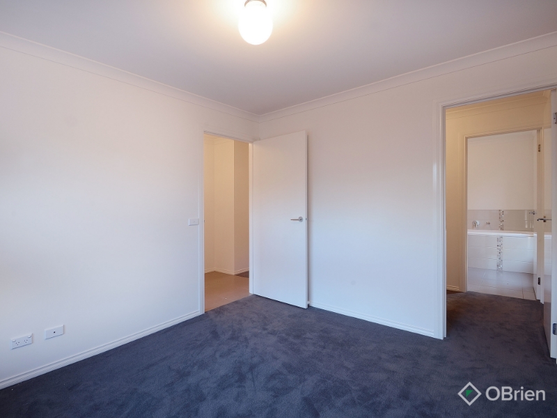 11/34 Sir Thomas Drive, Pakenham Apartment for rent Listed by of O