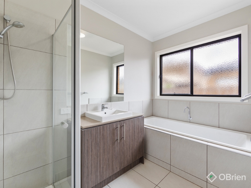 19 Aniseed Avenue, Aintree House for rent Listed by Anastasia