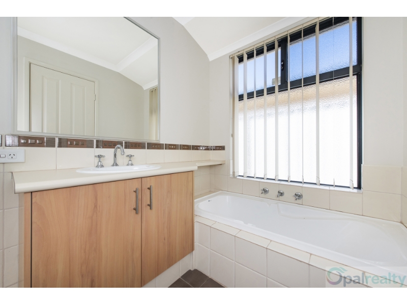 8 Voltaire Way, Secret Harbour House for rent Listed by Cheryl Oliver