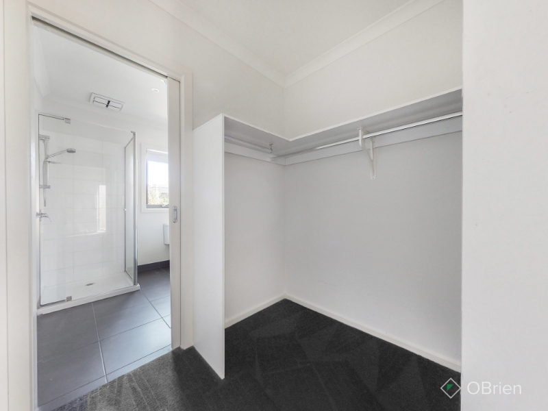 28 Woodright Circuit, Cranbourne House for rent Listed by Sue