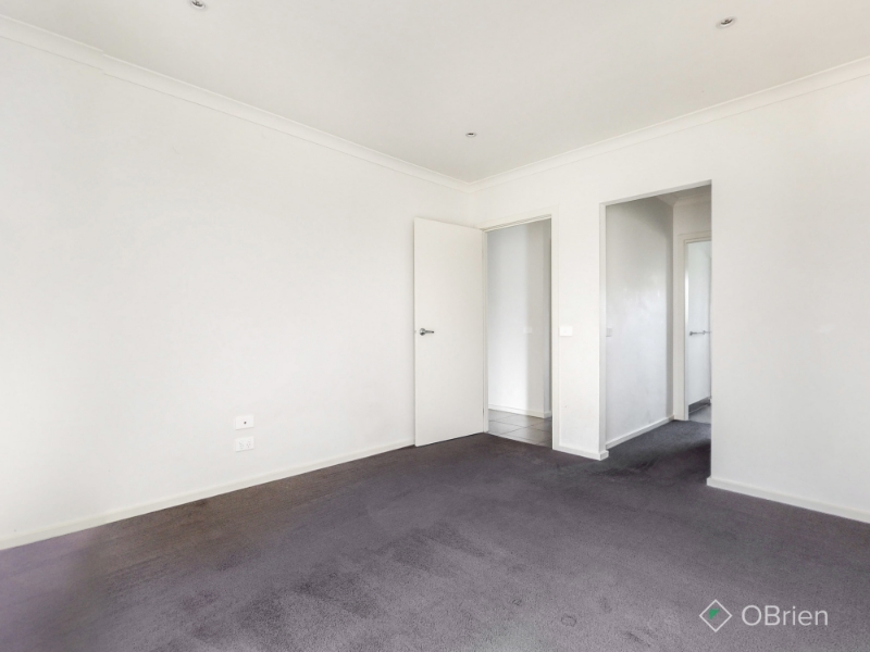 28 Woodright Circuit, Cranbourne House for rent Listed by Sue