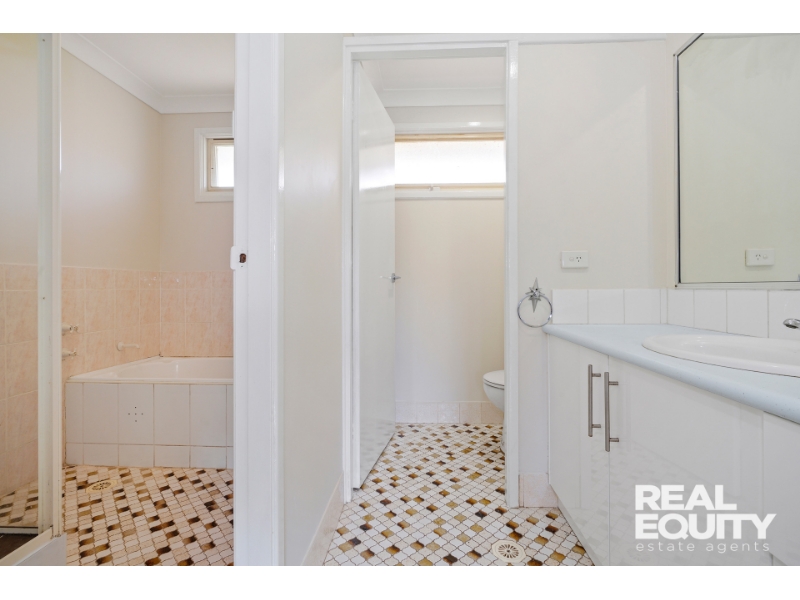 90 Longstaff Avenue, Chipping Norton House for rent Listed by