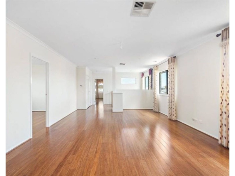 4 Yellowbox Drive, Point Cook House for rent Listed by
