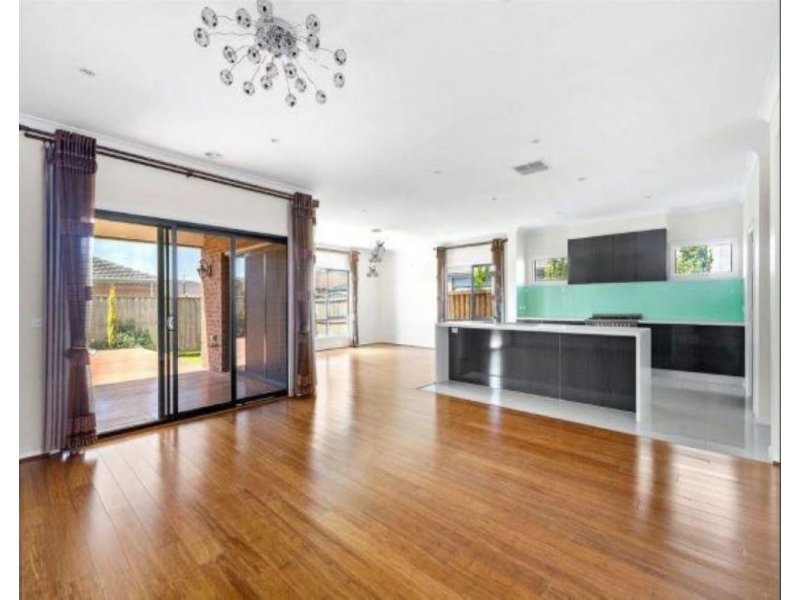 4 Yellowbox Drive, Point Cook House for rent Listed by