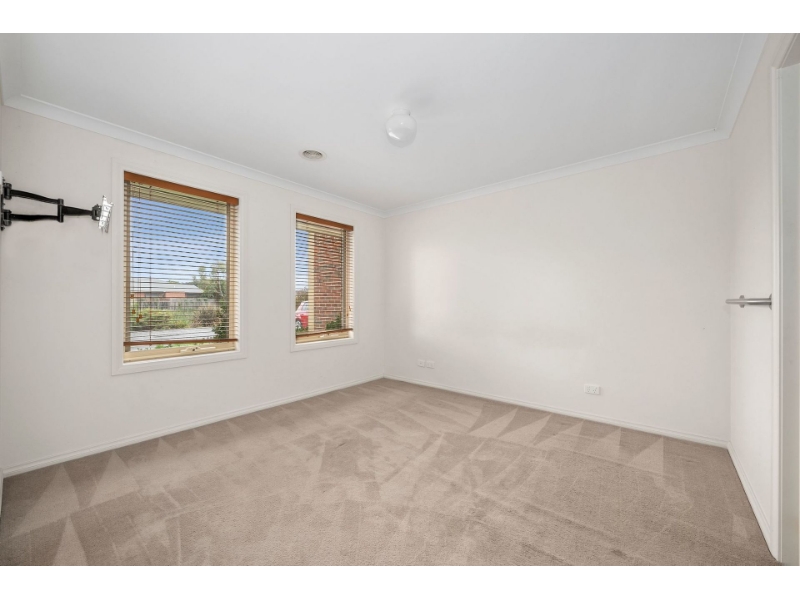 16 Old Kent Road, Whittlesea House for rent Listed by Jessica Conte