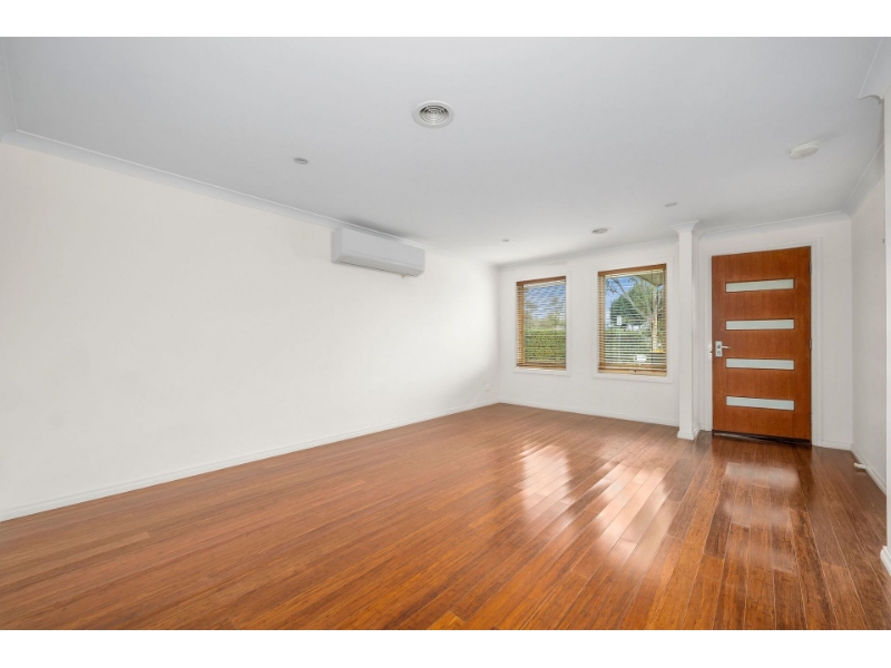 16 Old Kent Road, Whittlesea House for rent Listed by Jessica Conte