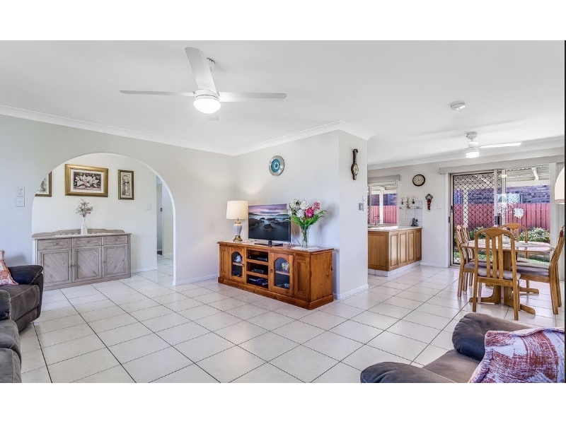 14 Teak Street, Rothwell House for rent Listed by Stella Wang of Jay