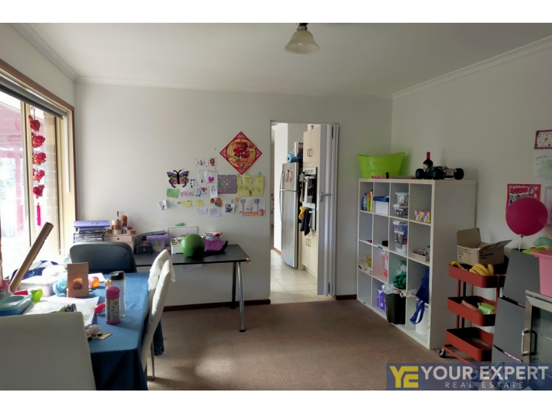4 Waverley Close Narre Warren VIC 3805 House for rent Listed by Cindy