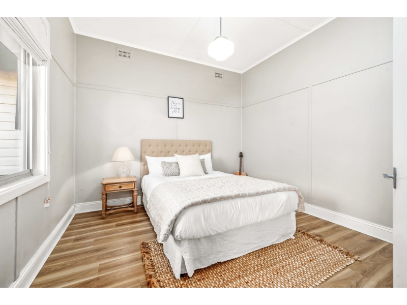 22 Dent Street, Islington House for rent Listed by Kira Badger of