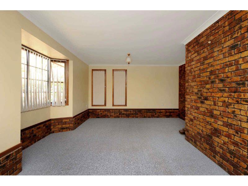 1 Seppelt Street, Wilsonton Heights House for rent Listed by