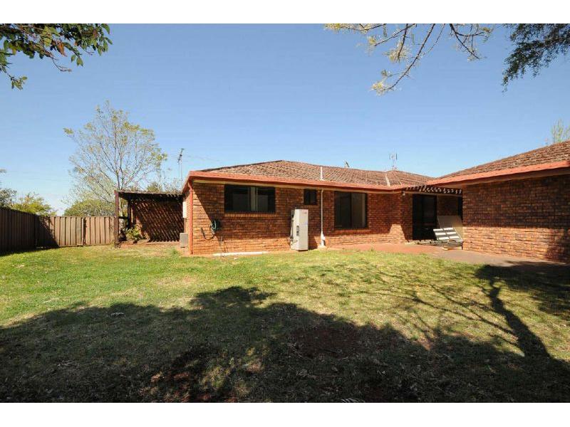 1 Seppelt Street, Wilsonton Heights House for rent Listed by
