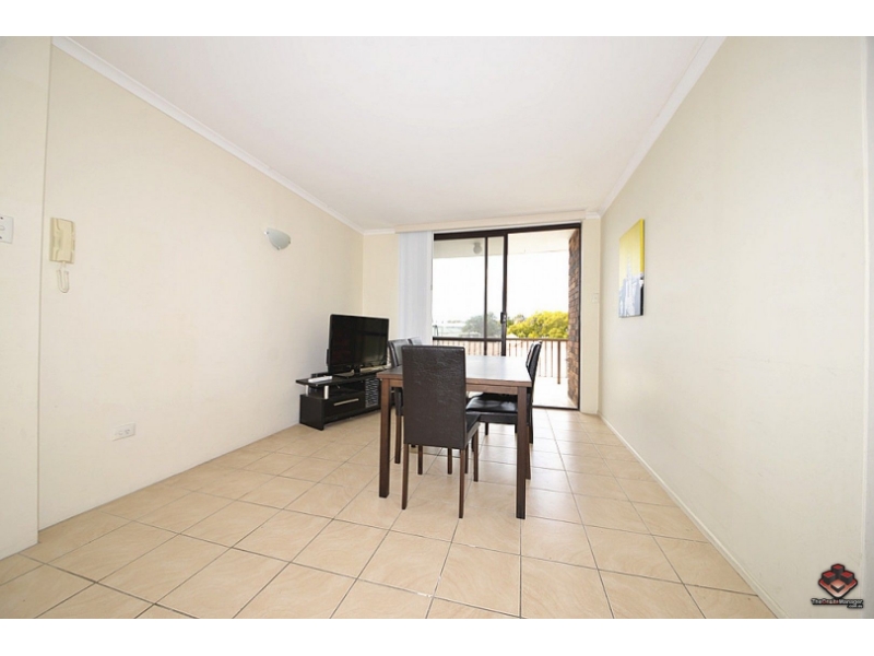 4/114 Carmody Road, St Lucia Apartment for rent Listed by Betty Jia
