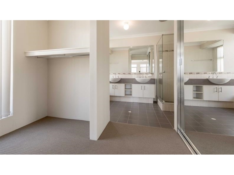 20 Otunic Way, Madeley House for rent Listed by Courtenay Barry of