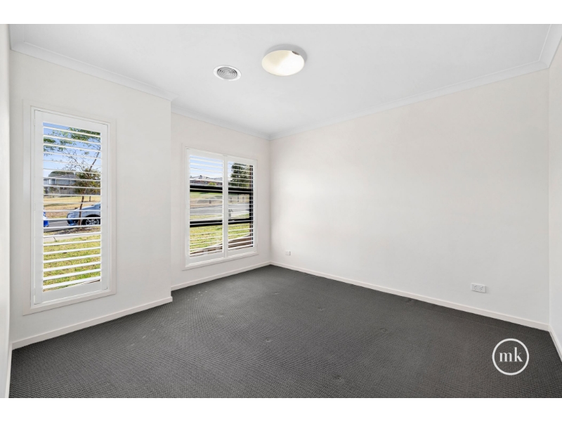 36 Outback Circuit, DOREEN House for rent Listed by Rosetta Stravis