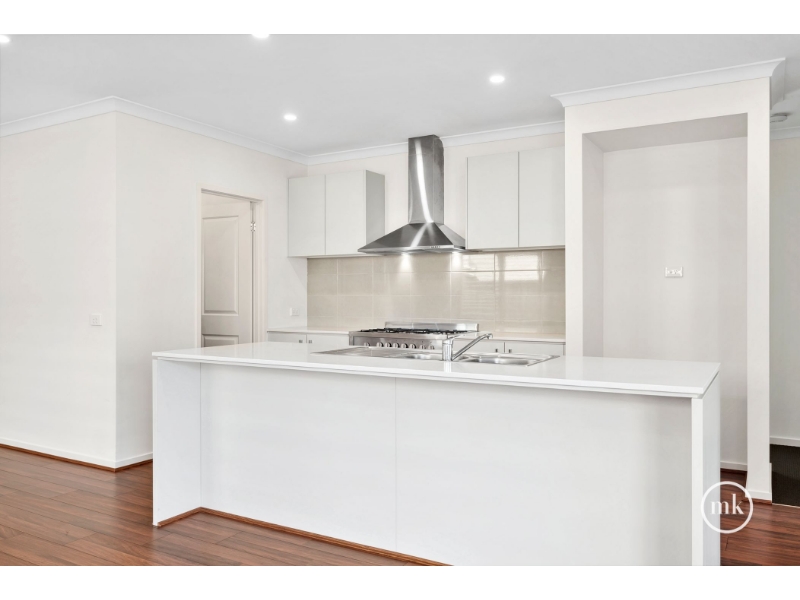 36 Outback Circuit, DOREEN House for rent Listed by Rosetta Stravis