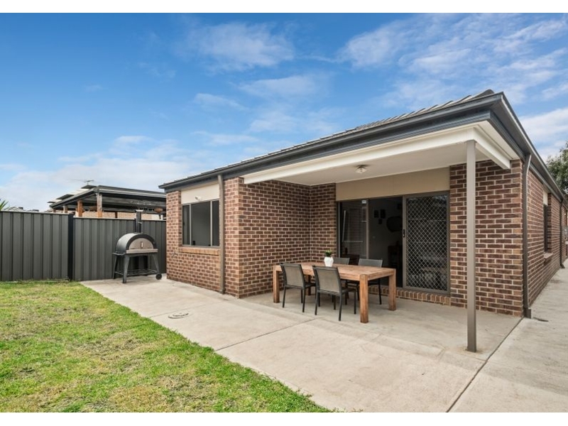 3 Destiny View, MERNDA House for rent | Listed by Jessika Watkins of ...