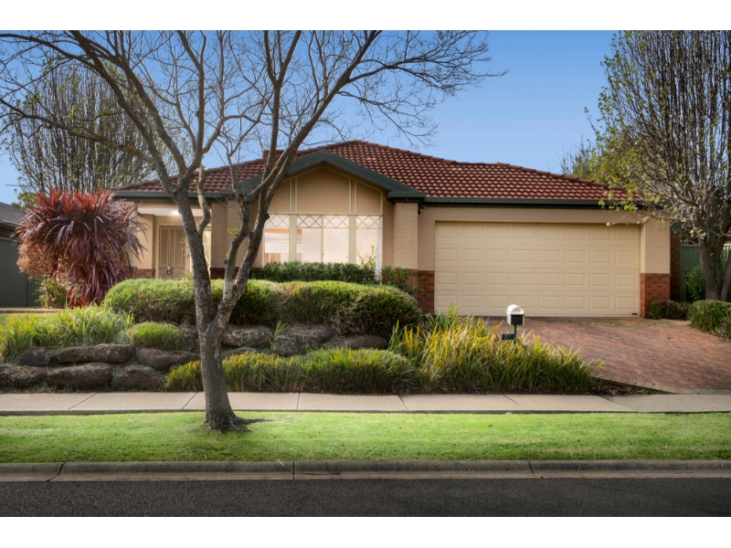 27 Waterside Drive, CRANBOURNE EAST House for rent Listed by Marina
