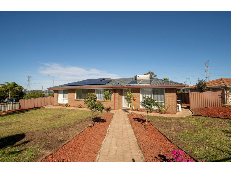 119 Swallow Drive, Erskine Park House for rent Listed by Century 21