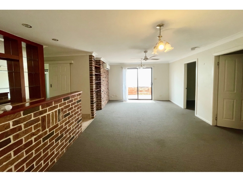 9 Rugby Street, Cambridge Park House for rent Listed by Century 21