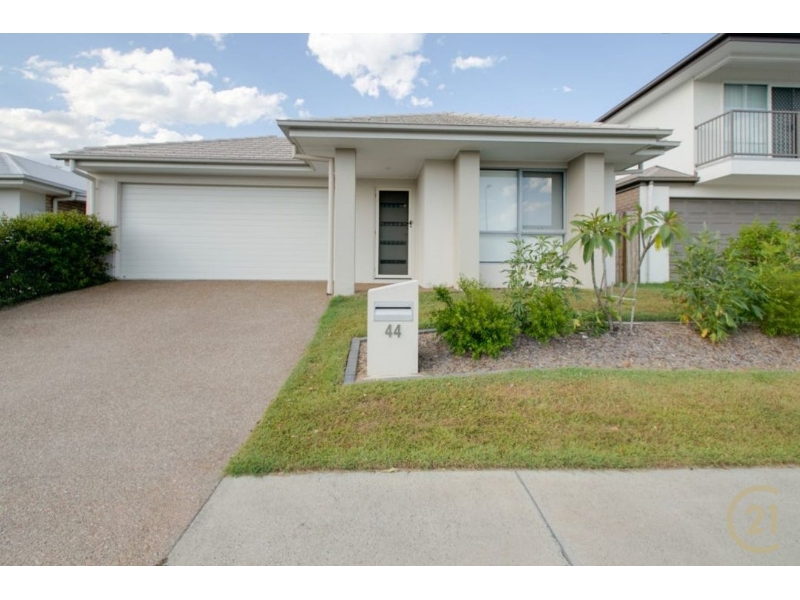 44 Waterfern Way, Ripley House for rent Listed by Skye Tibbett of