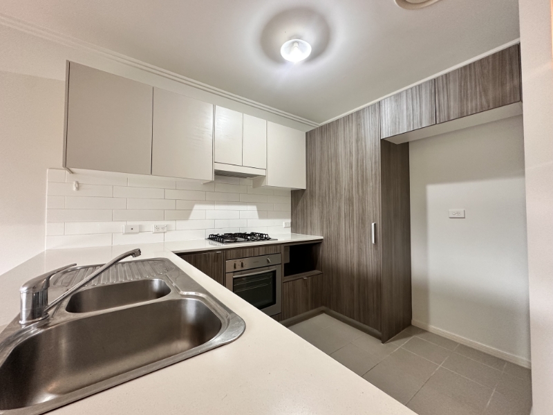 17 Cronin Place, Bonnyrigg House for rent Listed by Mirna Eskharya of Century 21 Fairfield