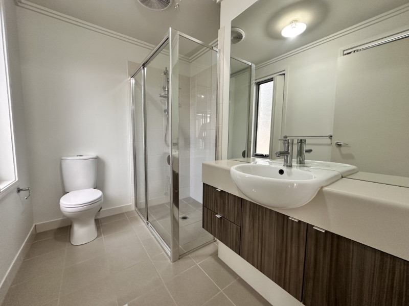 17 Cronin Place, Bonnyrigg House for rent Listed by Mirna Eskharya of Century 21 Fairfield