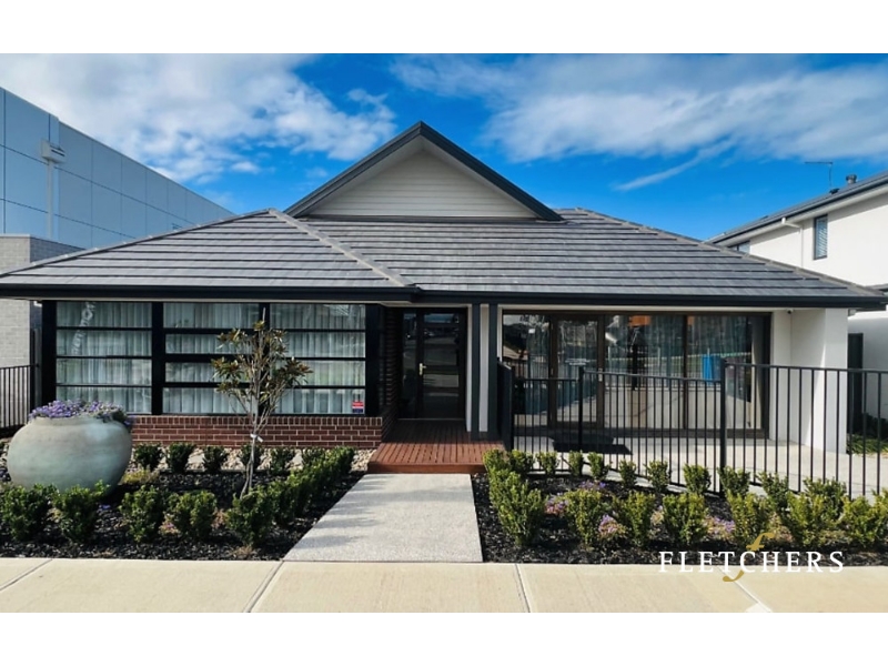 14 Playwright Street, Clyde North House for rent Listed by Cranbourne