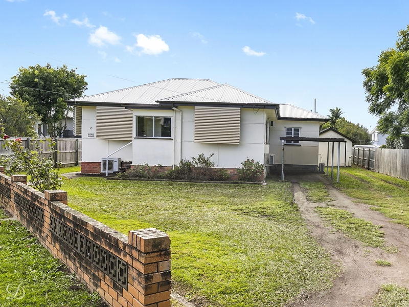 37 Scanlan Road, Mitchelton House for rent Listed by of Denovans Real Estate &