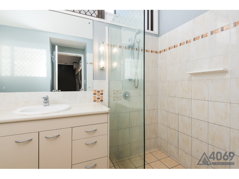 41 Kenhaven Street, KENMORE House for rent Listed by Kristen Van Der