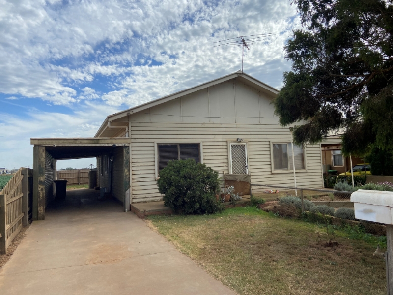 1054 Aviation Road, WERRIBEE SOUTH House for rent Listed by Bianca