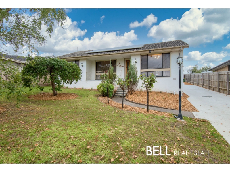 12 Greenslopes Drive, MOOROOLBARK House for rent Listed by Linda Paas of Bell Real Estate