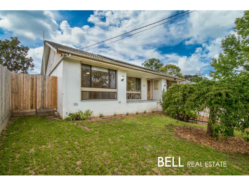 12 Greenslopes Drive, MOOROOLBARK House for rent Listed by Linda Paas of Bell Real Estate