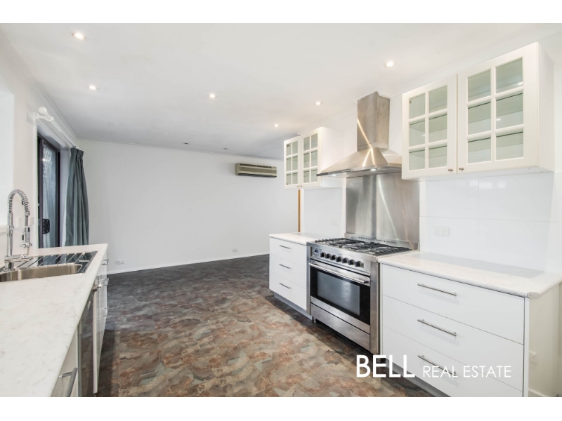 12 Greenslopes Drive, MOOROOLBARK House for rent Listed by Linda Paas of Bell Real Estate
