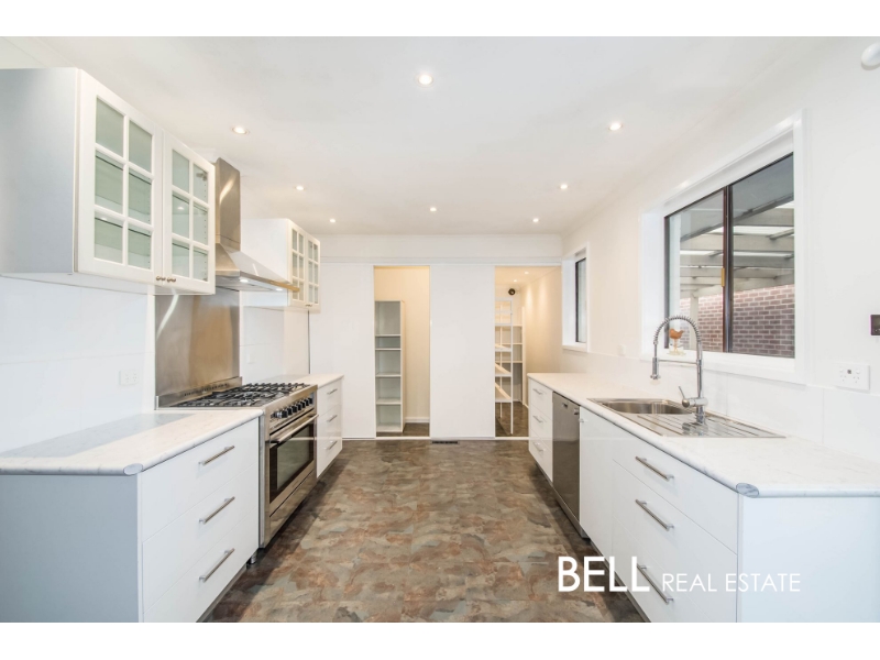 12 Greenslopes Drive, MOOROOLBARK House for rent Listed by Linda Paas of Bell Real Estate