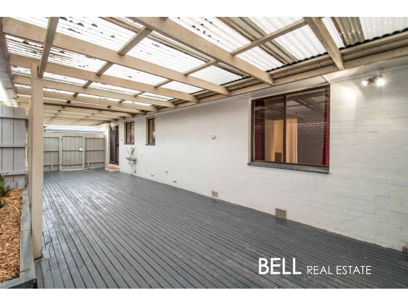 12 Greenslopes Drive, MOOROOLBARK House for rent Listed by Linda Paas of Bell Real Estate