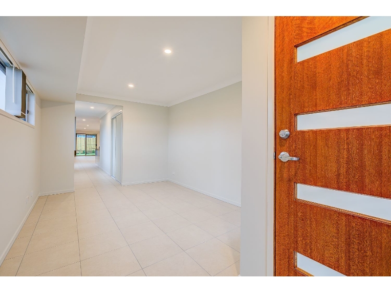 13 Merino Street, Park Ridge House for rent Listed by Misbah Khan of