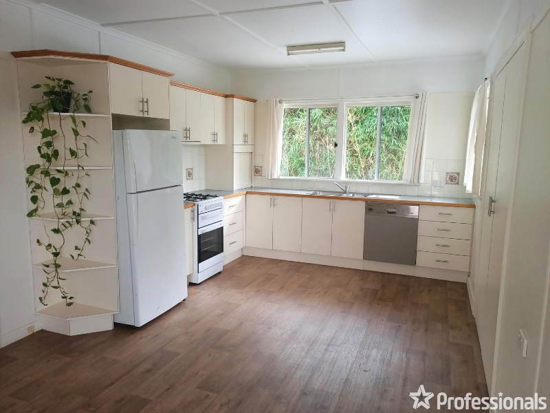 53 Kanangra Street, Stafford House for rent Listed by Tracey Hodge of Professionals Keith