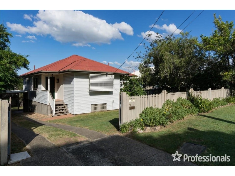 53 Kanangra Street, Stafford House for rent Listed by Tracey Hodge of Professionals Keith