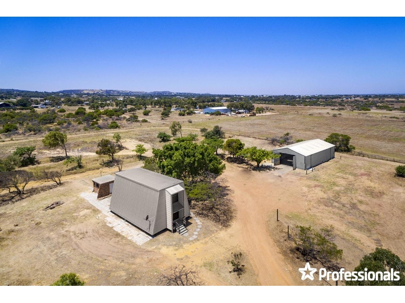 222 Hall Road, Waggrakine House for rent Listed by Professionals