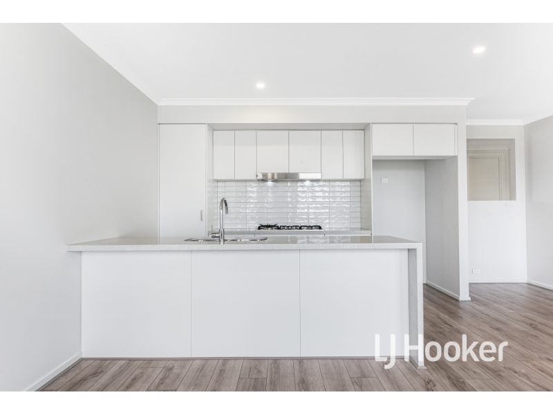 10 Flotilla Place, Berwick Townhouse for rent Listed by of Lj Hooker