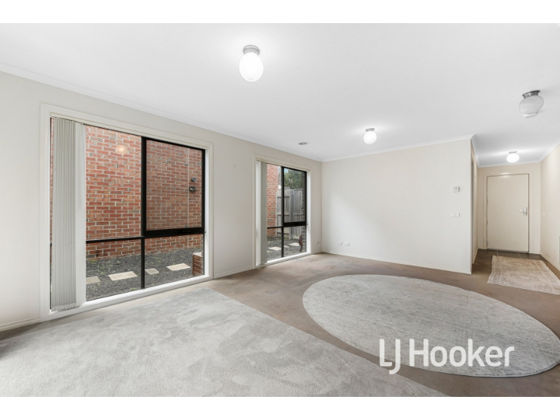 7/107 Army Road, PAKENHAM Apartment for rent Listed by Adeline