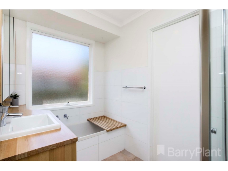 12 Chisholm Avenue, Attwood House for rent Listed by Dion Dibella of Barry Plant Gladstone