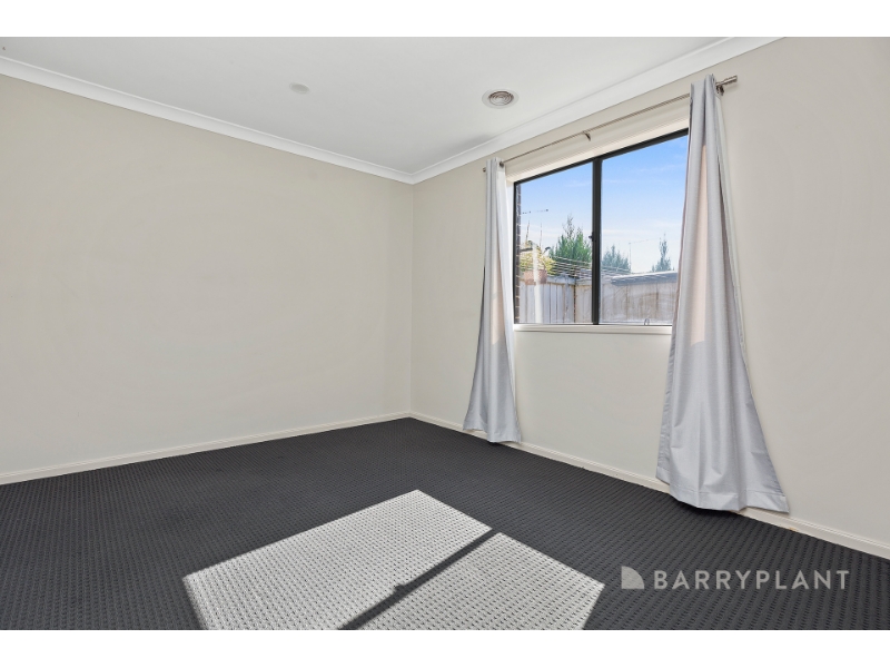 16 Bevington Crescent, Officer House for rent Listed by Barry Plant South Eastern Group of