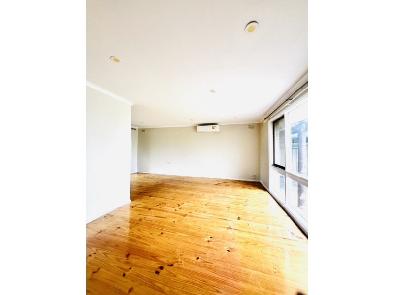 26 Firbank Terrace, St Albans House for rent Listed by Peter D'aloia