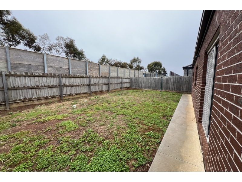 44 Carissa Road, Brookfield House for rent Listed by Peter D'aloia of