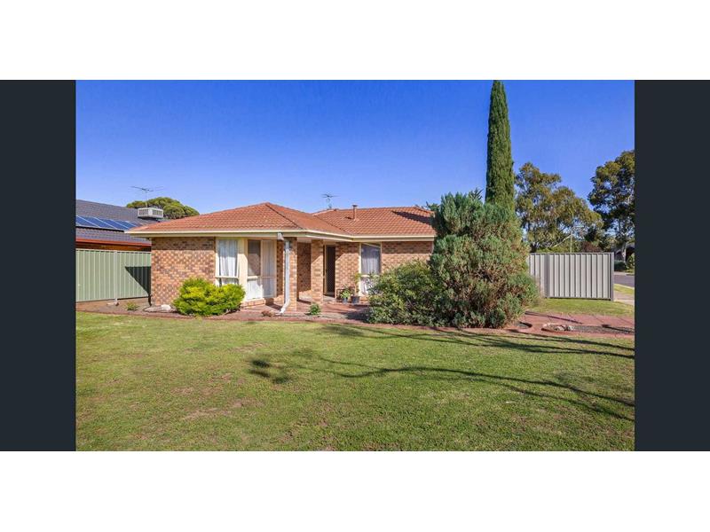 11 Angourie Crescent Taylors Lakes VIC 3038