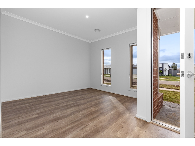 9 Hutchinson Drive, LUCAS House for rent Listed by Buxton Ballarat
