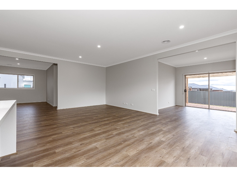 9 Hutchinson Drive, LUCAS House for rent Listed by Buxton Ballarat