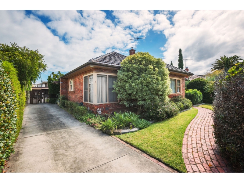 9 Herbert Street, Parkdale House for rent Listed by Anthea Plousi of