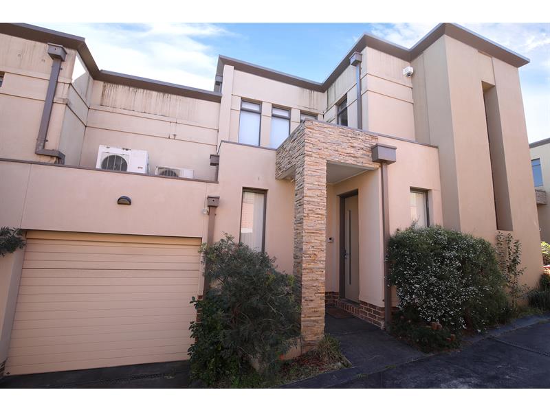 2/7 Highview Drive DONCASTER VIC 3108